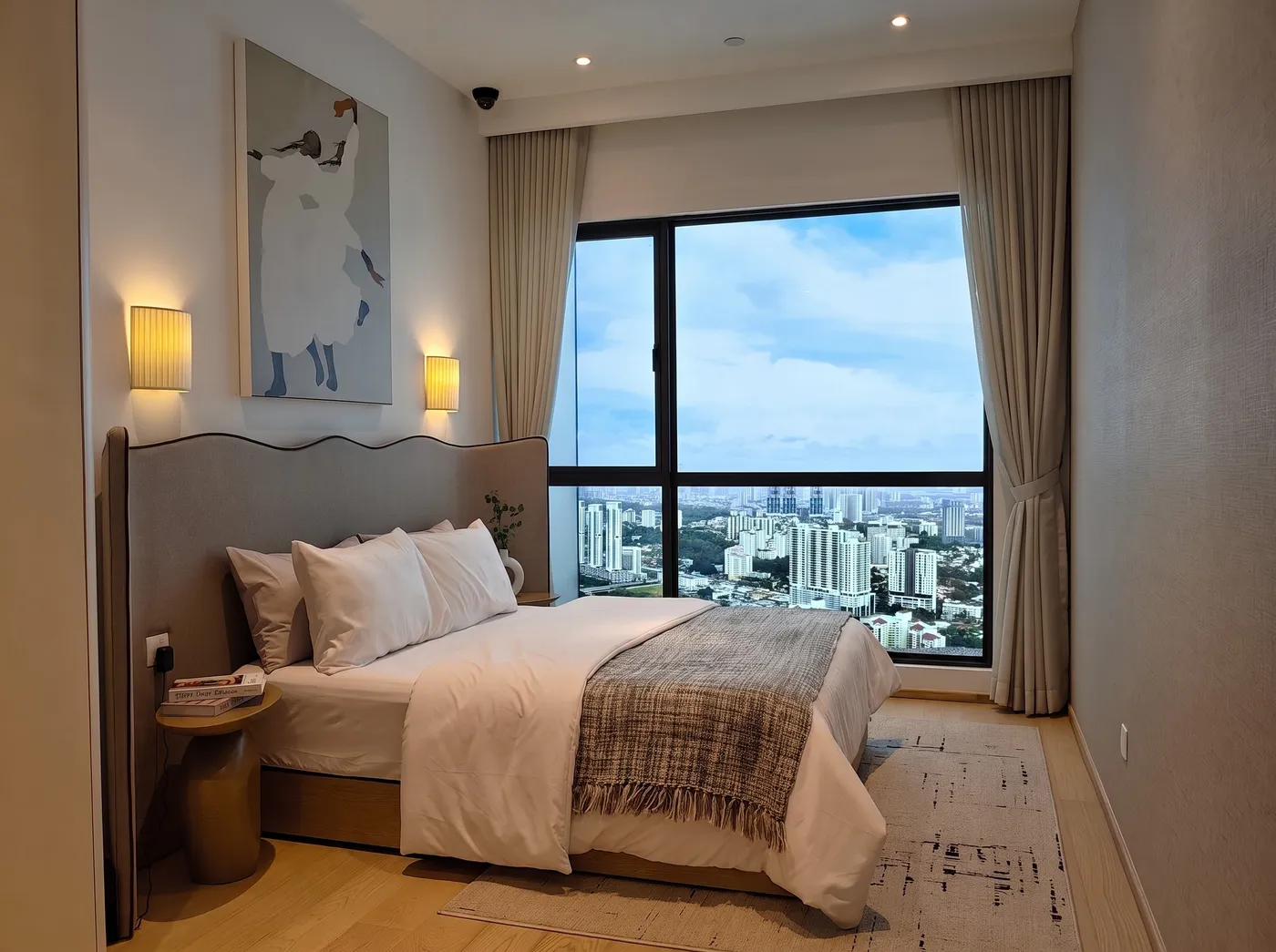 Enlace Suites 1 — bedroom · city view