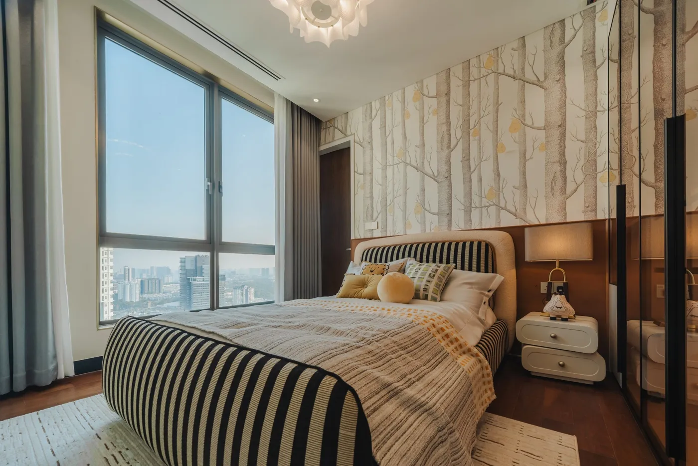 Cappella Embassy — bedroom · city view