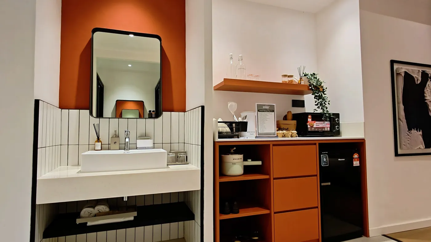 The Bedrock @ Jesselton Docklands — kitchen