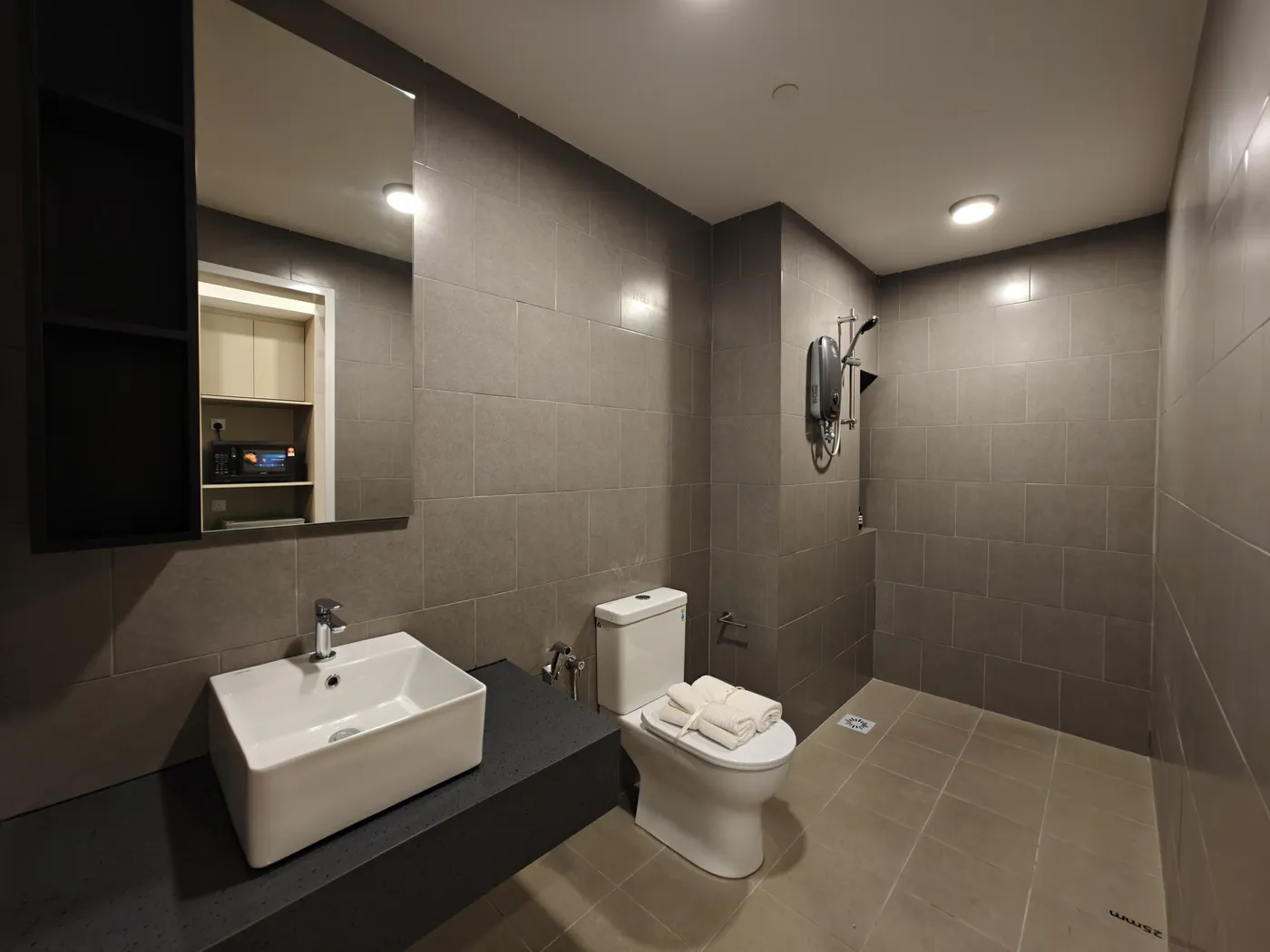 Qubaz Suites @ Kuala Terengganu — bathroom